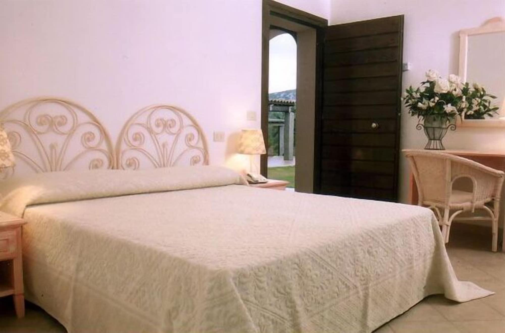 Godo Beach Hotel Baja Sardinia Zewnętrze zdjęcie