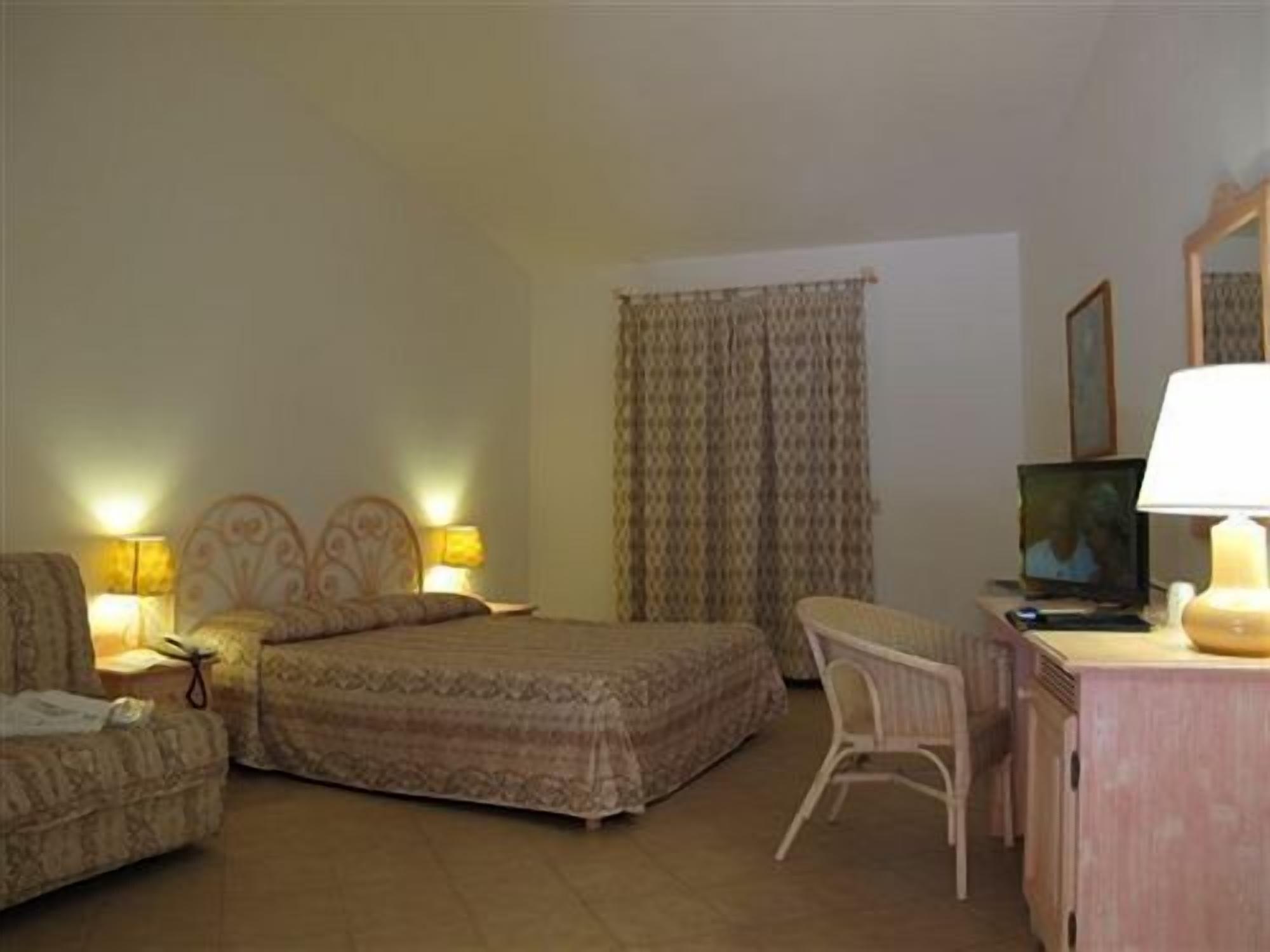 Godo Beach Hotel Baja Sardinia Zewnętrze zdjęcie