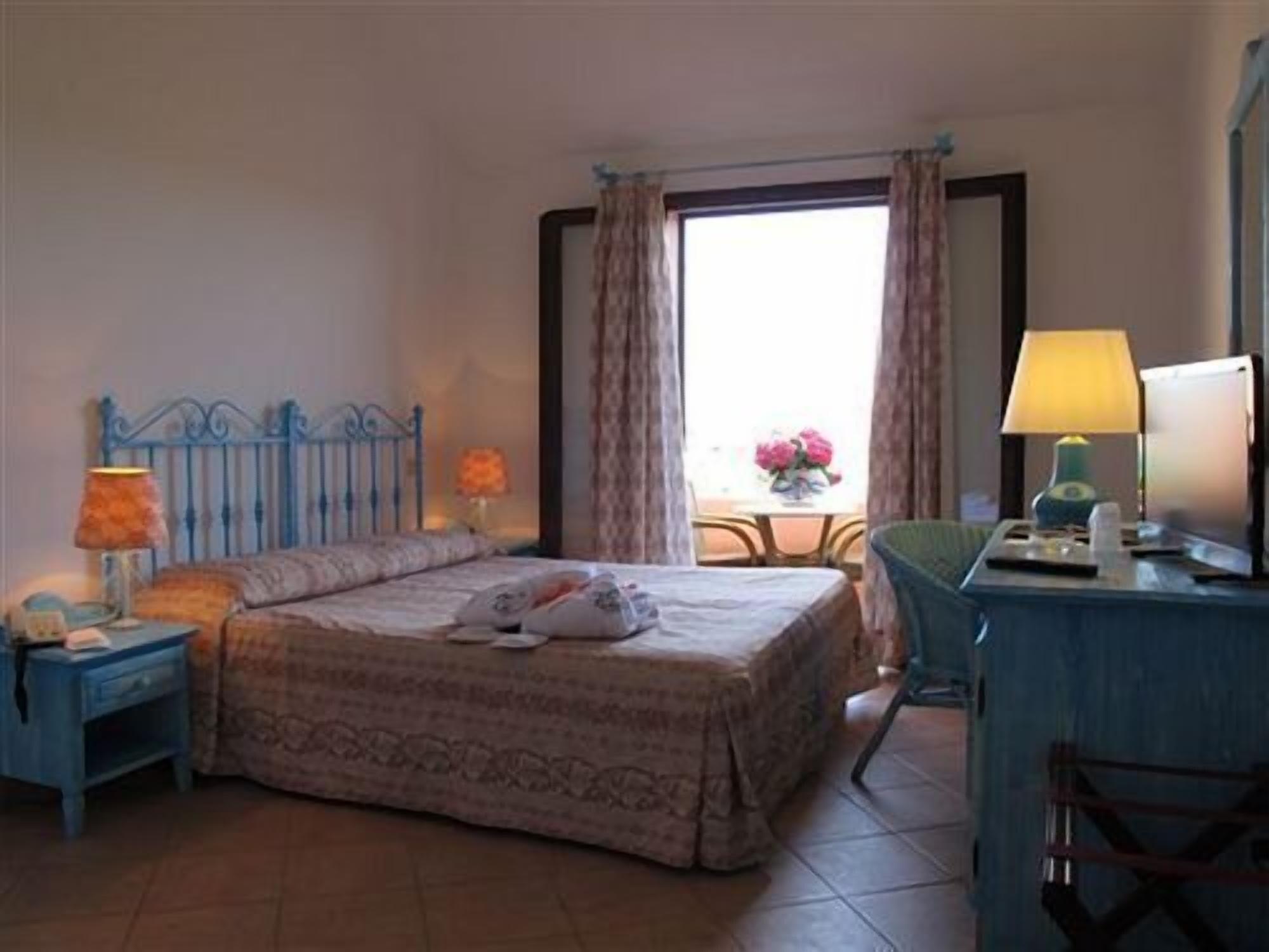 Godo Beach Hotel Baja Sardinia Zewnętrze zdjęcie